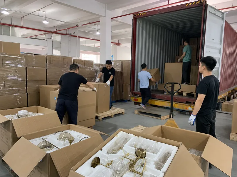 Kitchen lighting packaging engineered for ocean freight container loading