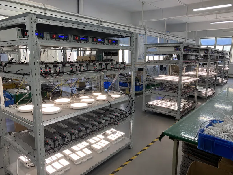 LED driver burn-in testing station for restaurant lighting fixtures