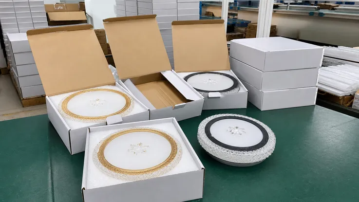 Retail-ready packaging for decorative ceiling lighting e-commerce distribution