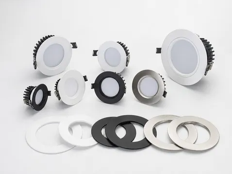 Recessed ceiling downlights and trim rings for retail and office applications