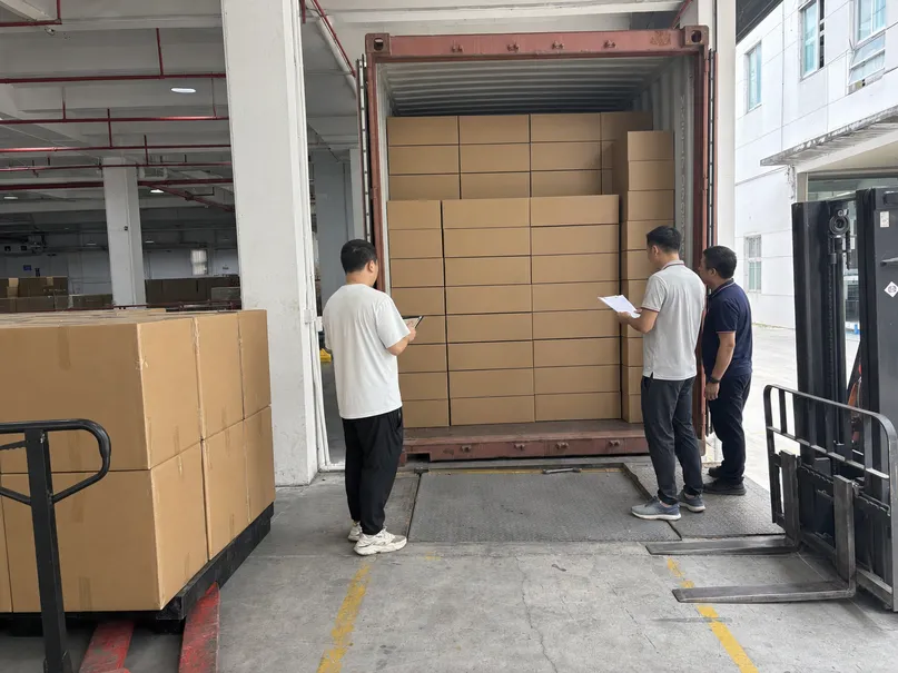 40HQ container loading plan for industrial ceiling lighting fixtures with optimized carton arrangement