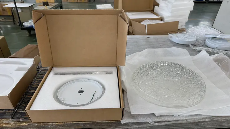 Individual foam-lined inner carton packaging for glass diffuser ceiling fixtures