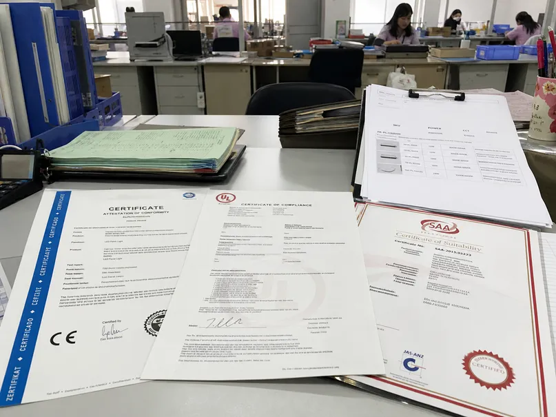 Recessed ceiling lighting certification documentation including CE, UL, and SAA certificates