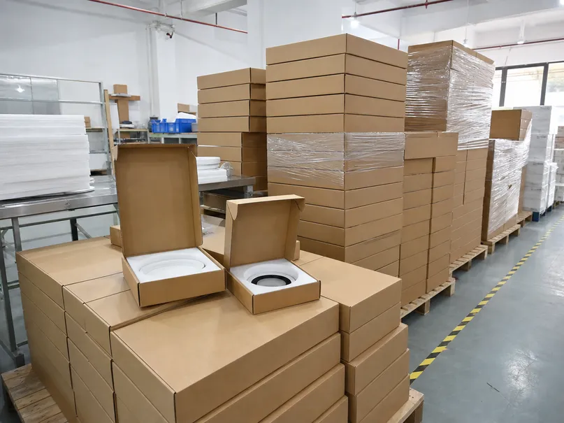 Rectangular carton packaging for recessed ceiling lighting fixtures optimized for container loading density