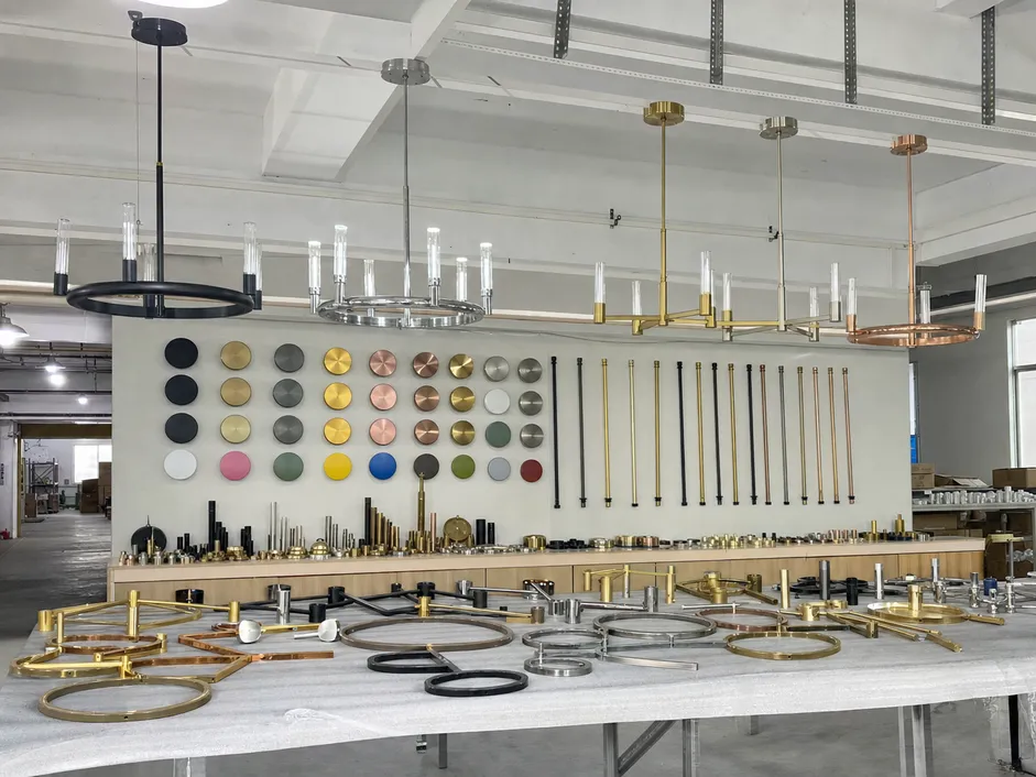 Kitchen chandelier customization showing different finish options and dimensional configurations