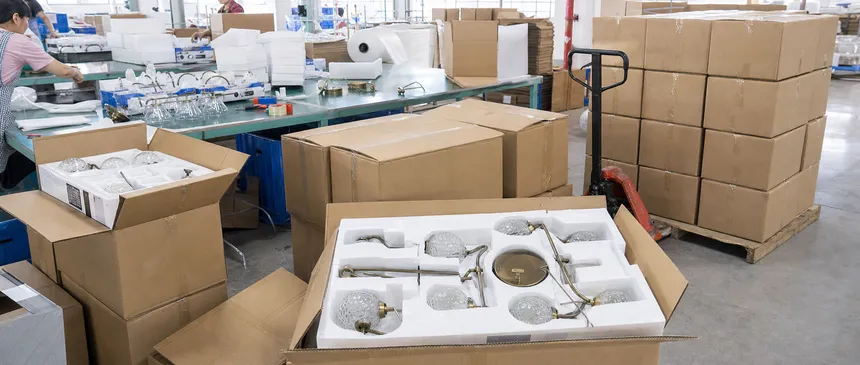 Kitchen chandelier packaging optimized for e-commerce fulfillment and container loading