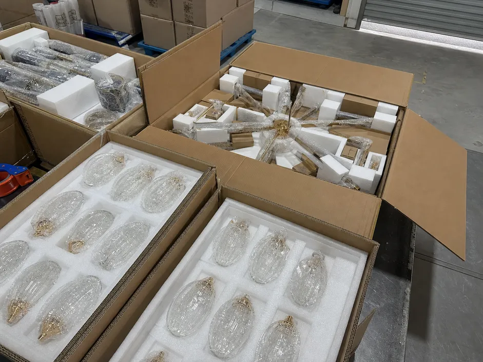 Decorative lighting packaging with foam inserts and bracing for ocean freight