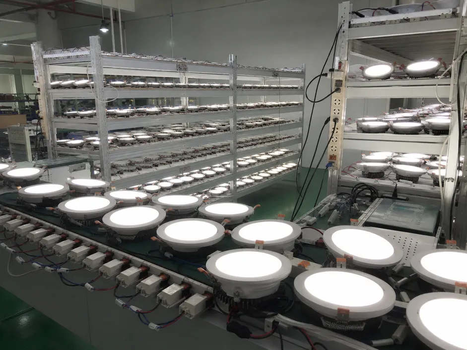 LED luminaire aging test station with powered burn-in verification