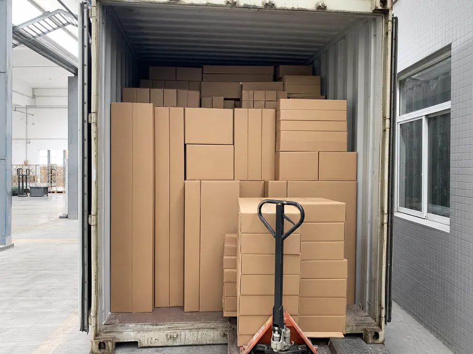 Optimized carton loading arrangement for minimalist lighting fixtures in a 40HQ container