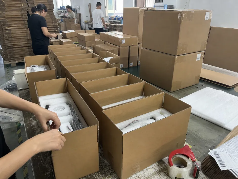 Export packaging for pendant lighting with foam-lined individual cartons and master carton assembly