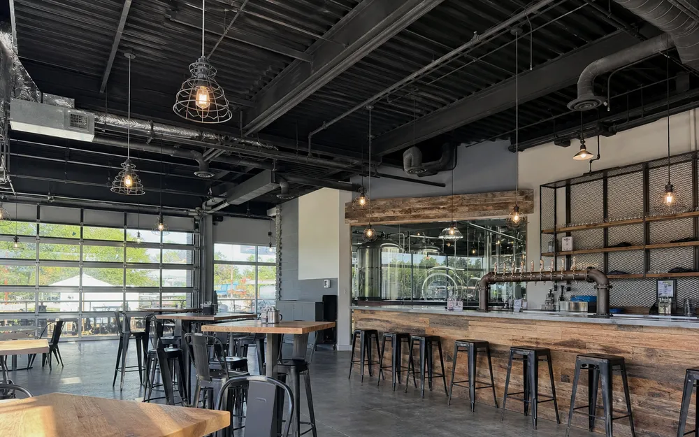 Industrial pendant lighting in craft brewery taproom