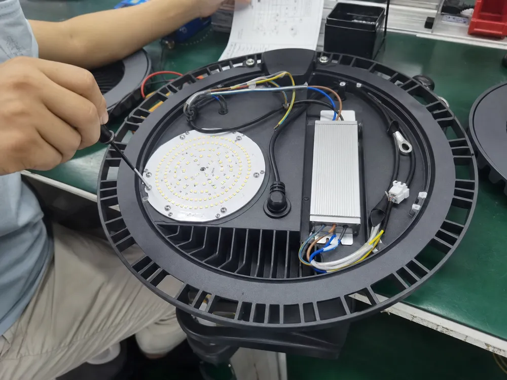 LED pendant lighting thermal management and driver assembly detail