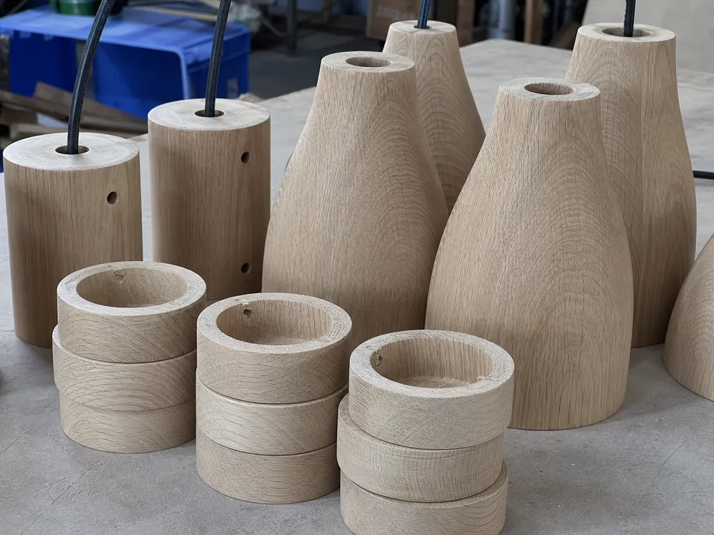 Oak wood grain with distinctive medullary ray figure for pendant lighting components