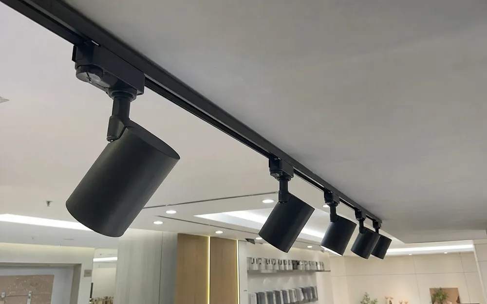 Gimbal-mechanism adjustable spotlights with precision aim retention
