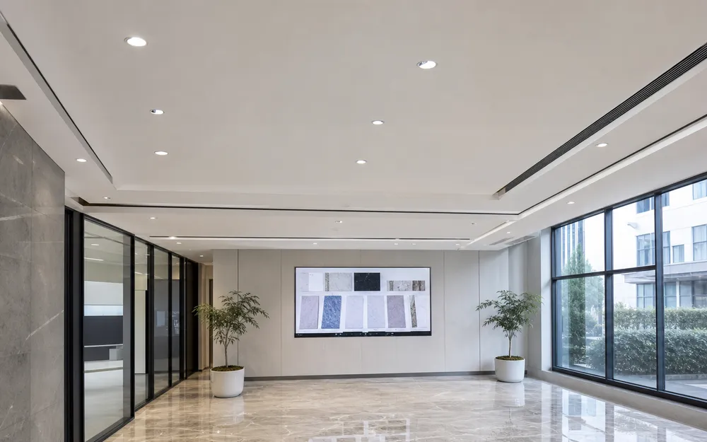 Ceiling-recessed downlights and spotlights for architectural installations