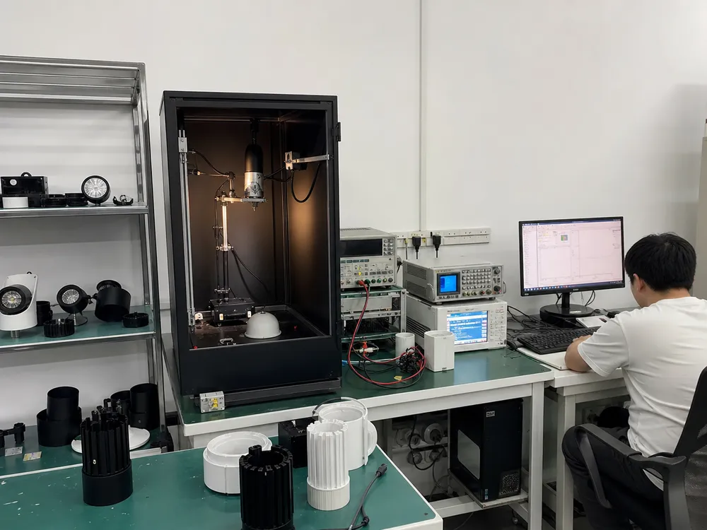 Spotlight thermal management and engineering testing in ASCLighting optical lab