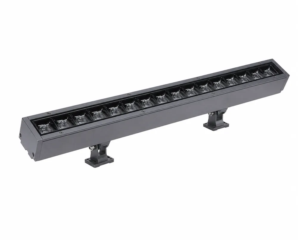 ASCLighting linear wall washer lighting fixture in 600mm format, die-cast aluminum housing with asymmetric optic