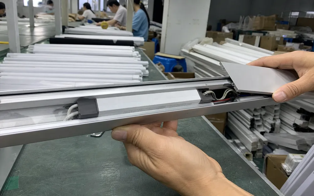 LED driver sized precisely to linear wall light cavity geometry for optimal thermal management